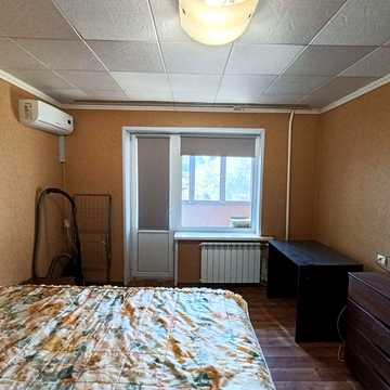 продається 1-кім.квартира метро Академ містечко