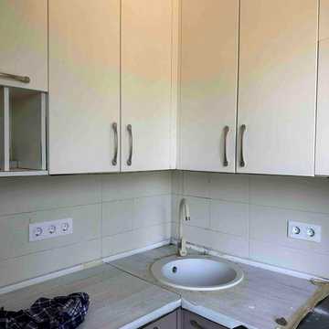 Продам 2 к на Алексеевке рядом с метро . Неоконченный капремонт