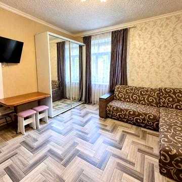 Продается 2к квартира с кап. ремонтом в р-не метро Тракторный з-д