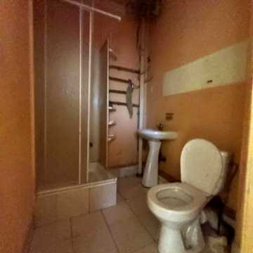 Продам. 1 комнатную  квартиру под ремонт