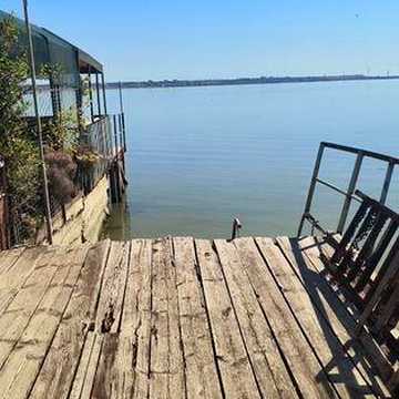 Продам жилой курень со своим причалом в с.Нерубайское
