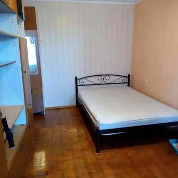 Продаж 1к. Поліська 28. Метро Червоний хутір. Дарницький район