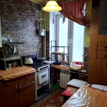 Продам 2х кімнатну на Юності  2/3