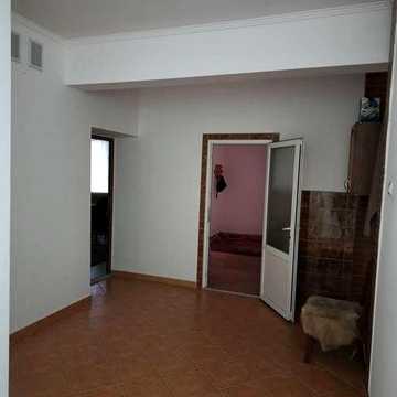 Продам квартиру 112 м.кв., окремий вхід, індивідуальне опалення.