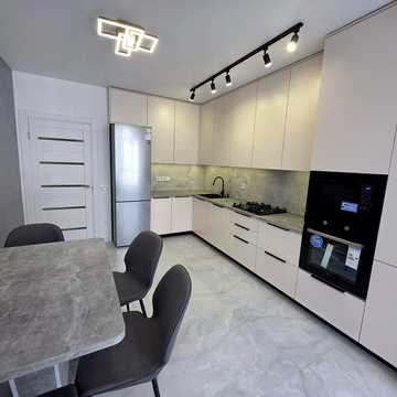 2-кімнатна квартира з  ремонтом на Височана, 18