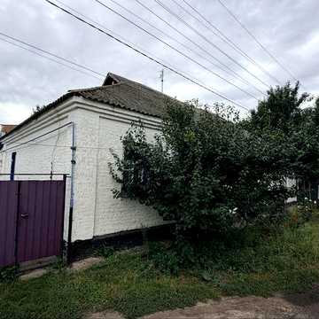Частина будинку в центрі міста Лохвиці з двориком, вхід окремо
