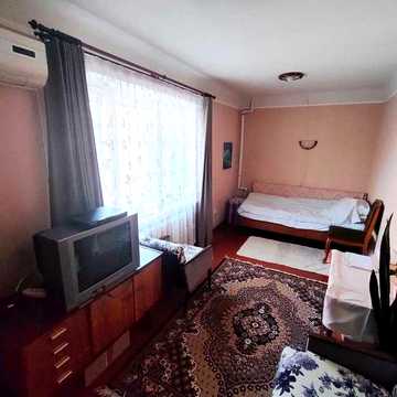 2-кімнатна, Поділ