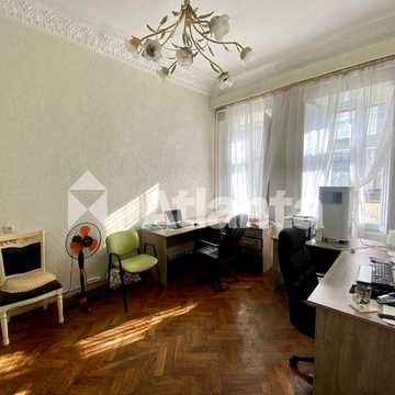 3-кімнатна в центрі - АГВ, 2 балкони, закритий двір