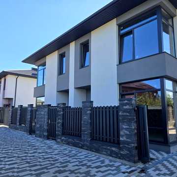 Продам дуплекс під єОселя в центрі с. Гатне, від Власника.