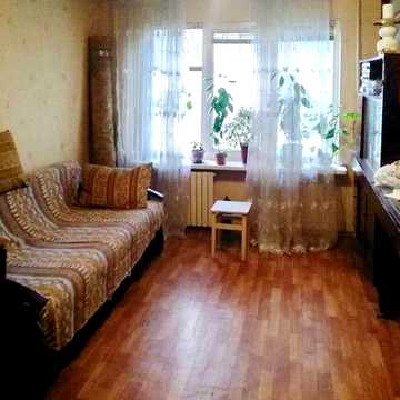 Shev Вул. Транспортна / Черепановий 2-й провулок. У продажі чотирикімнатна квартира на 1 поверсі.