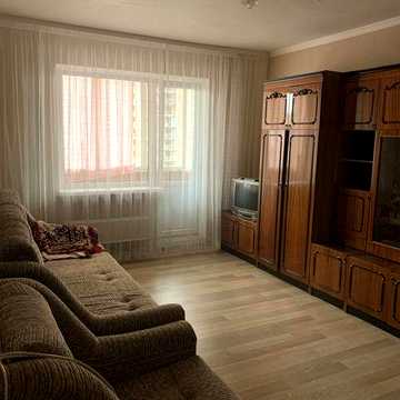 2 Продається. Метро Харківська. Вулиця Харківське шосе 168є.