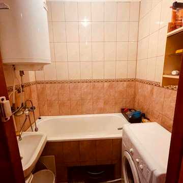Продам 2-х кімнатну квартиру в смт Краснопавлівка  Лозівського р-ну Харківськоі обл.