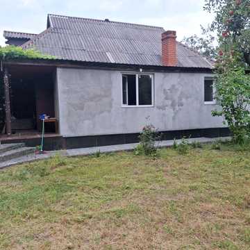Будинок з великою земельною ділянкою