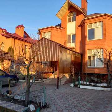 Продаю 2 дома, на участке 13 соток, в районе Ингульского РОВД.
