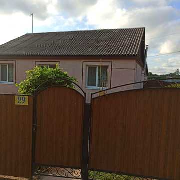 Продається будинок в с. Крупець , 17.5 сот землі, газифікований, власна свердловина, зі всіма зручностями.