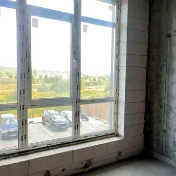 Простора 2кімнатна квартира. Опалення - газове. В будинку укриття. 15 хв до метро ЖК Синергія Сіті