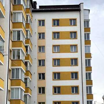Простора 2-рівнева квартира з чорновим ремонтом з чудовими краєвидами на гори!