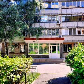 3-кімнатна в спокійному центрі.