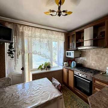 продається 4 кім квартира