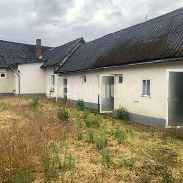 Продається житловий будинок з комерційними приміщеннями в м.Виноградів