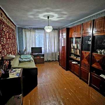 В районі Артема,2-х кімнатна, 2/5