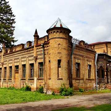 Продам квартиру з ділянкою і гаражем Бобровиця