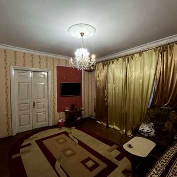 Дубно, центр: просторе житло 95 м² + гараж з ямою + сарай, свій двір 4.47 сотки