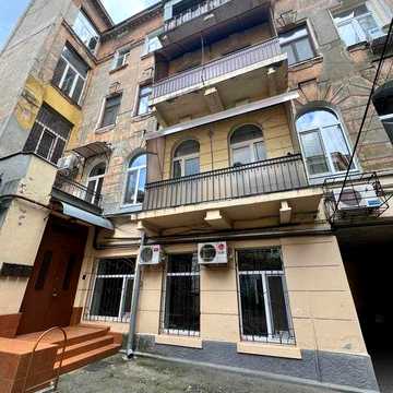 4-кімнатна квартира 127 м² зі своїм входом у самому центрі Одеси