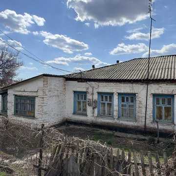 Срочно продам пів хати в центрі Добровеличківки