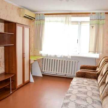 Здам свою 2-кімнатну квартиру по вул. Військбуд