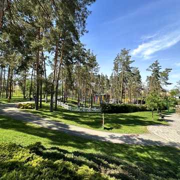 Здам 2 к біля парку Незнайка