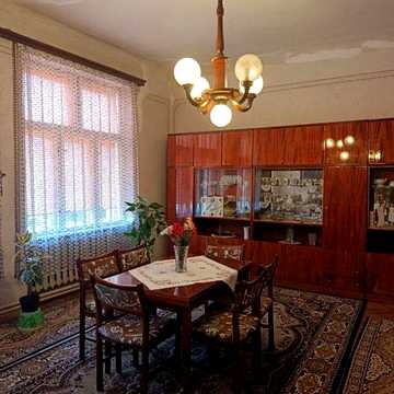 Квартира-напівособняк чеської забудови із земельною ділянкою