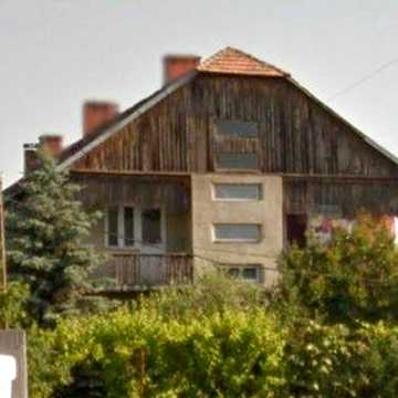 Продам двоповерхову квартиру з гаражем