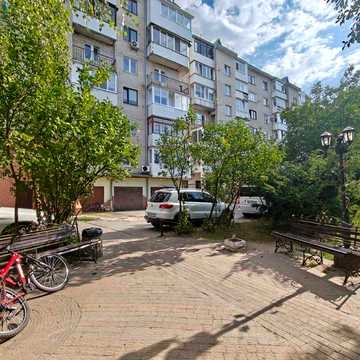 Чотирикімнатна квартира поблизу Центру