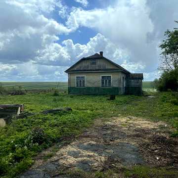 Будинок або земельна ділянка