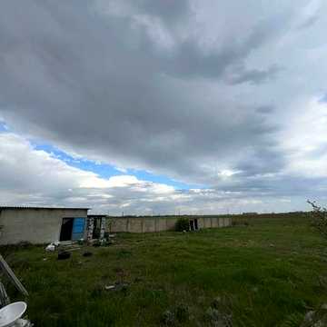 Участок с не большим строением в селе Красноселка!