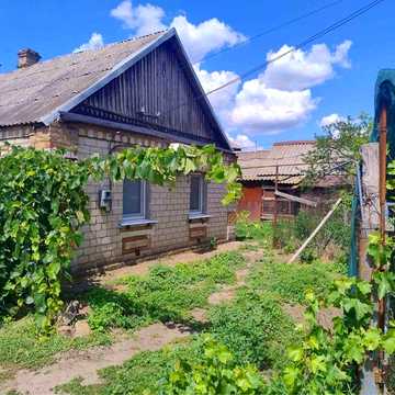 Теплий житловий будинок біля міста -  газ, свердловина, 20 соток