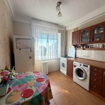 Продам 2х кімнатну квартиру метро Лівобережна, вул. Флоренції 10А
