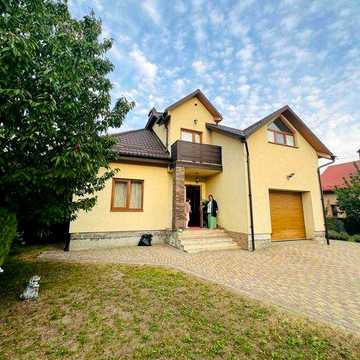 Продаж Будинку біля Львова, с.Суховоля | 10 соток | Камін | Ліс та озеро | $220 000