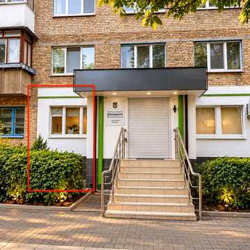 Продам 2х квартиру у Вишневому на першому поверсі, фасад вулиці Зелена