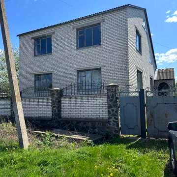 Продається будинок, дворище, смт. Драбів