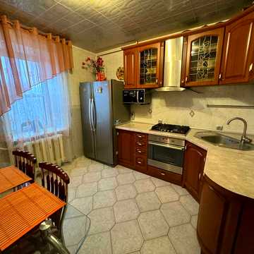 Продається 3-кімнатна квартира на Вишеньці зі своїм паркомісцем, по вул. Келецькій, поруч із ТРЦ «МагіГранд» та «МакДональдсом»