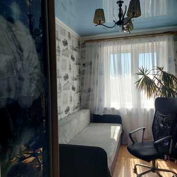 Продається трикімнатна квартира в центрі міста.