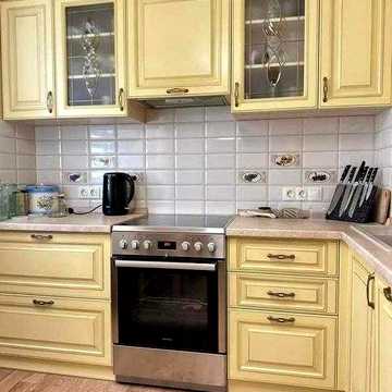 Продам 2 к. кв. 4/9, Новые Дома, улица Каденюка, метро рядом