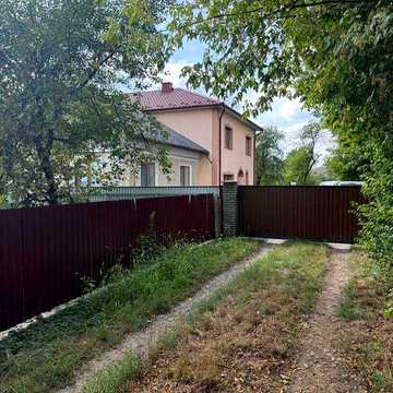 Продаж будинку в Садгорі — поруч з АТБ