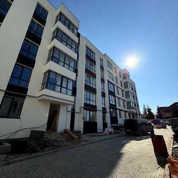 Продається простора та дуже світла квартира у сучасному житловому комплексі ЖК Карпатбуд у Солонці
