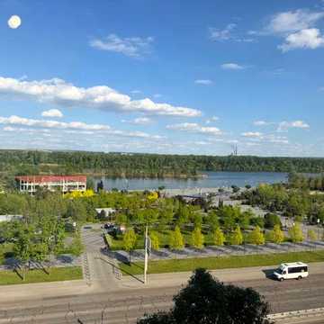 Продажа видовой 3-к квартиры на Победе (Набержная, центр)