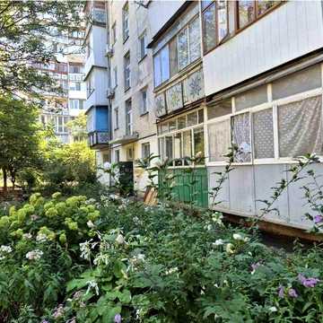 Продам 2-комнатную, морской квадрат, центр