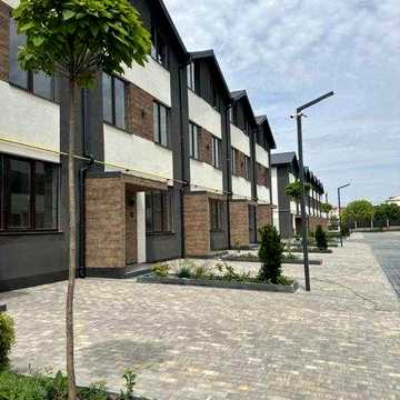 В продажу ТАУНХАУС 150 м² з власними парко місцями-Авангард, вул. Фруктова, чистові роботи зроблені