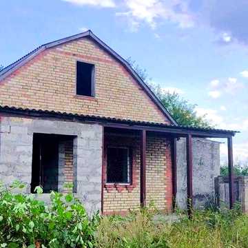 Будинок під Києвом на стадії "заходь і добудовуй за смаком"